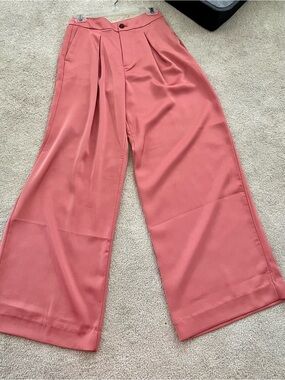 Banana Republic Wide-Leg Pleated Pants in Coral.  NWT